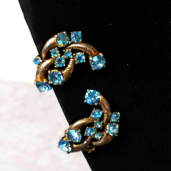 Vintage Goldtone Blue Rhinestone Ear Crawler High End Earrings 1960s - Picture 5 of 8